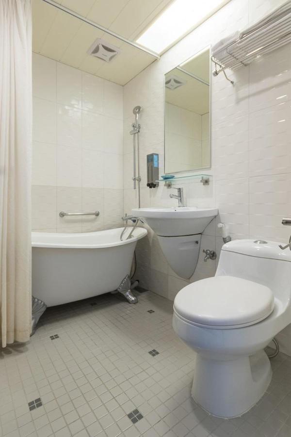 Just Enjoy Business Hotel Tainan Eksteriør bilde