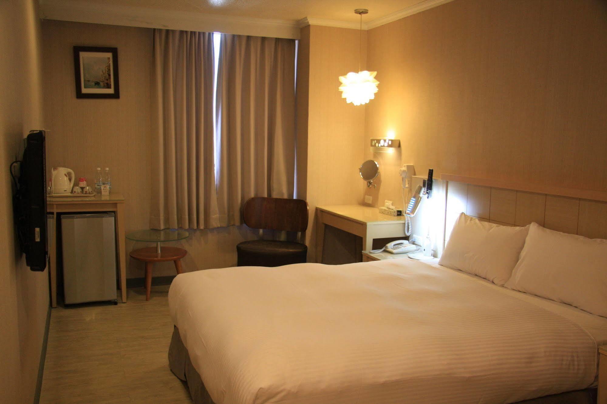 Just Enjoy Business Hotel Tainan Eksteriør bilde