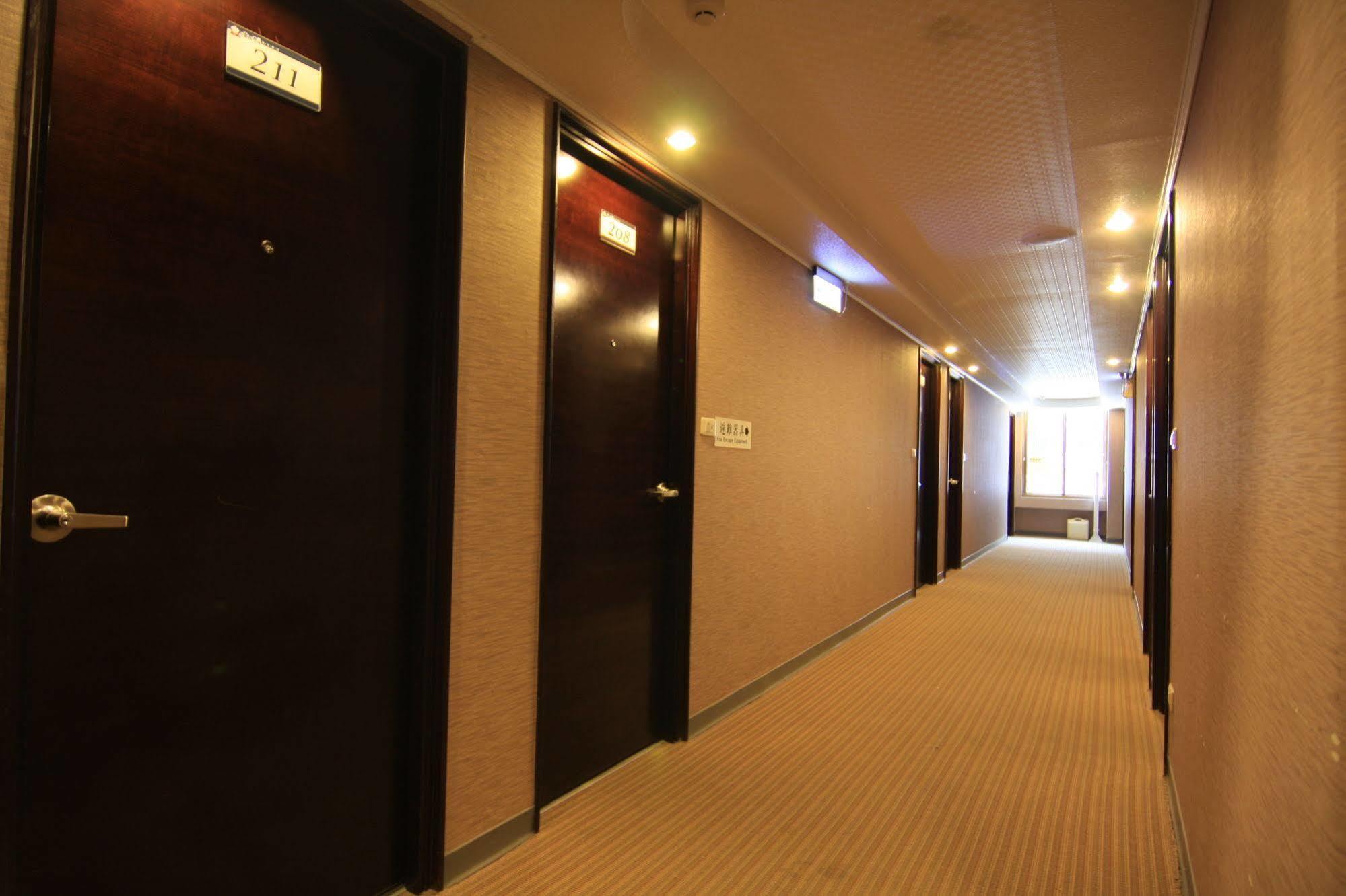 Just Enjoy Business Hotel Tainan Eksteriør bilde